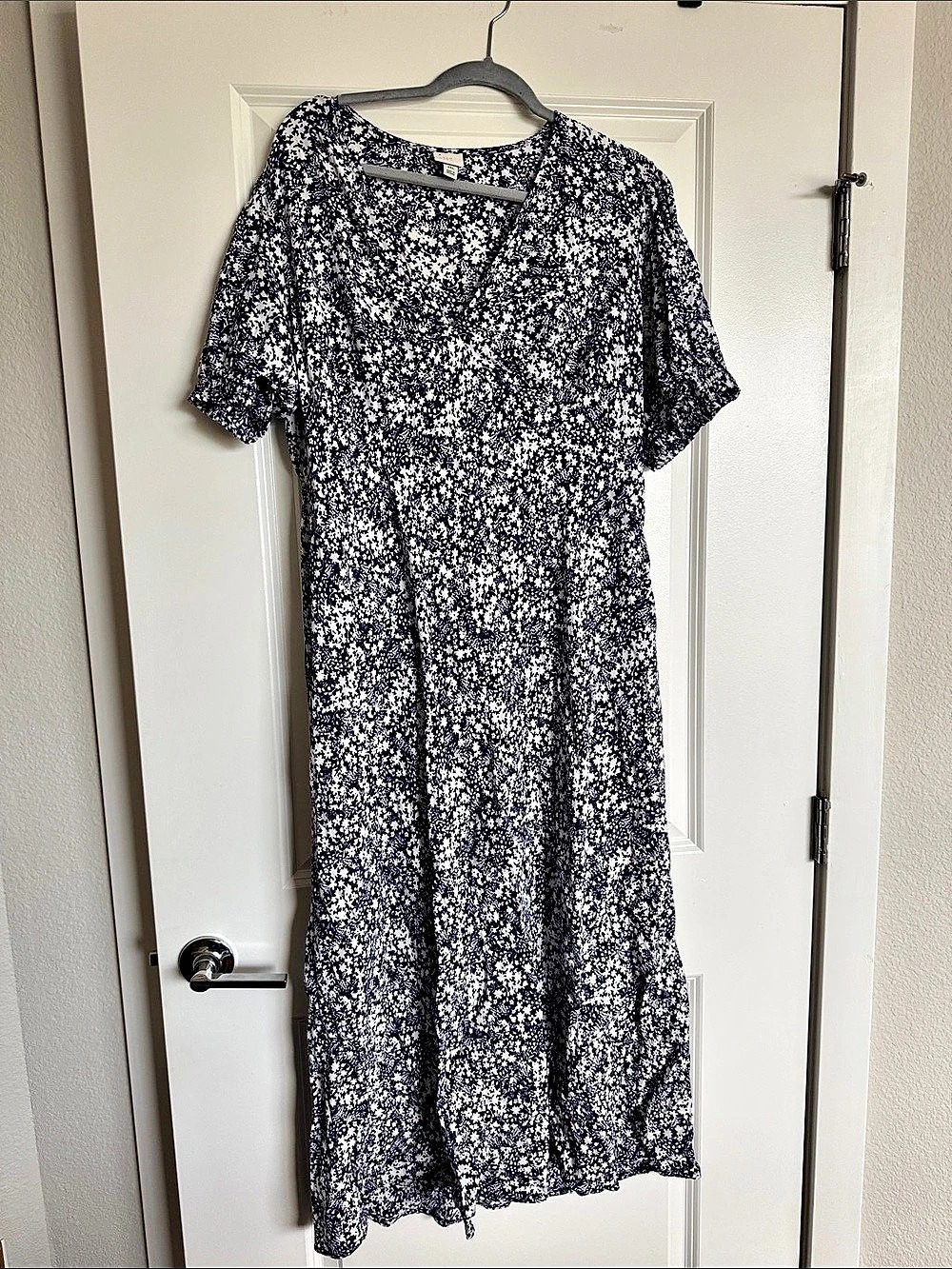a new day Navy Blue Floral V-Neck Short Sleeve Midi Dress in Blue & White
